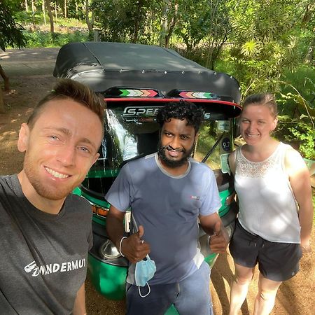 Thilina Homestay Sigiriya Esterno foto