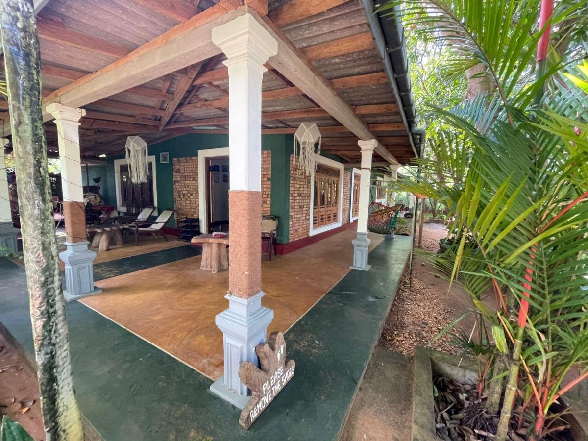 Thilina Homestay Sigiriya Esterno foto